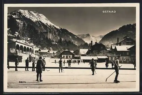 AK Gstaad, Eisbahn mit Eishockeyspielern