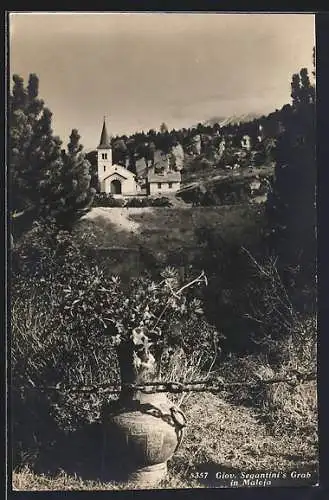 AK Maloja, Giov. Segantinis Grab mit Blick zur Kirche