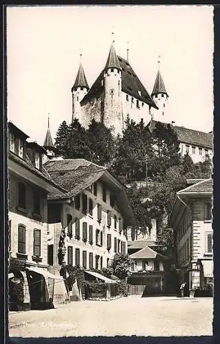 AK Thun, Rathausplatz mit Gasthaus und Geschäft