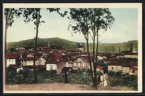 AK Pamiers, Vue générale du village avec collines en arrière-plan