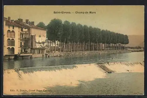 AK Saint-Girons, Champ de Mars et la rivière avec maisons et arbres en bordure