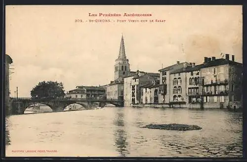 AK Saint-Girons, Pont Vieux sur le Salat et vue sur l`église