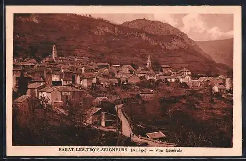 AK Rabat-les-Trois-Seigneurs, Vue générale du village et des montagnes environnantes