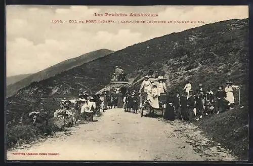 AK Col de Port, Caravane de touristes au sommet du col dans les Pyrénées Ariégeoises