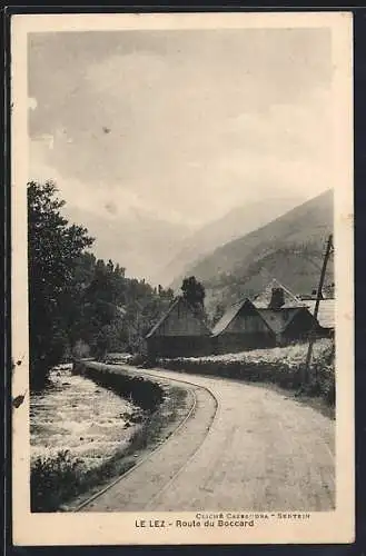 AK Le Lez, Route du Boccard au bord de la rivière et des montagnes en arrière-plan