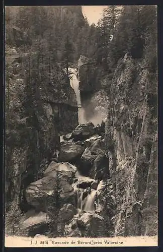 AK Valorcine, Cascade de Bérard dans une gorge boisée