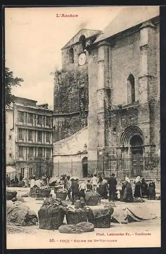 AK Foix, Église de St-Volusien et marché animé devant l`église