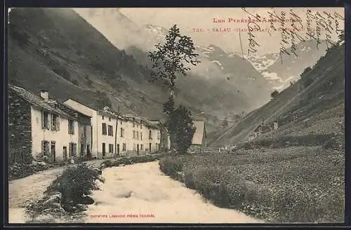 AK Salau, Vue sur le village et les montagnes des Pyrénées Ariégeoises