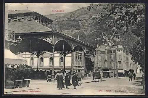 AK Foix, La Halle et scène de rue animée