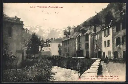 AK Couflens, Intérieur du village avec vue sur les montagnes des Pyrénées-Ariegeoises