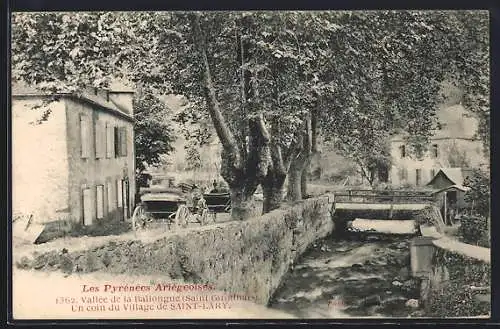 AK Saint-Lary, Un coin du village avec ruisseau et pont dans la vallée de la Ballongue