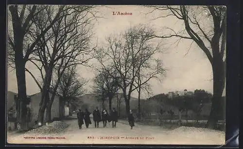 AK Mirepoix, Avenue de Pont bordée d`arbres et de passants en promenade