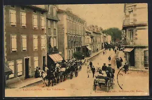 AK Saint-Girons, Rue Villefranche animée avec voitures à cheval et passants