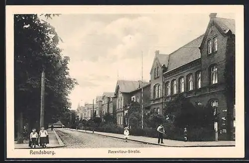 AK Rendsburg, Reventlow-Strasse, Kinder in Matrosenanzügen