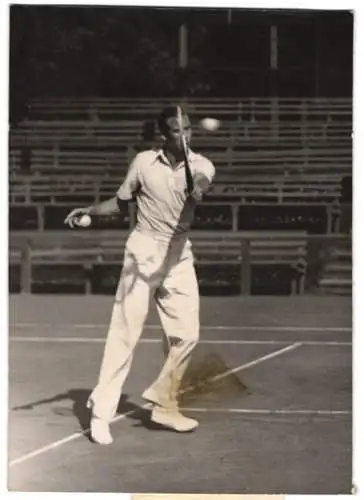 Fotografie Atlantic, Tennis Daviscup, Britischer Tennisspieler Hare beim Training auf dem Rot-Weiss-Platz 1939