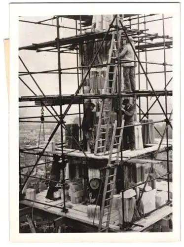 Fotografie Atlantic, Ansicht Canterbury, Arbeiten am Turm der Kathedrale 1938