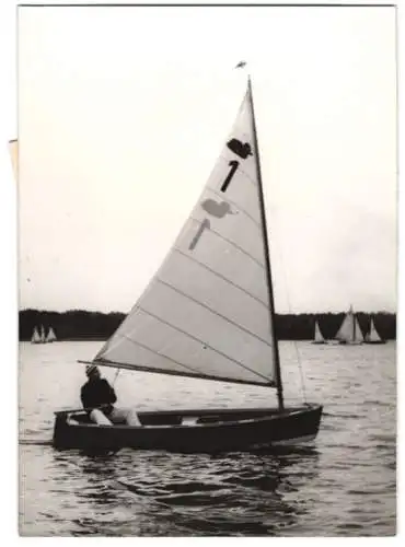 Fotografie Atlantic, Ansicht Berlin-Tegel, HJ-Segelregatta auf dem Tegeler-See 1938, Segelboot Küken