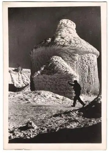 Fotografie Atlantic, Ansicht Niederschlesien, St. Laurentiuskapelle auf der Schneekoppe total eingeschneit 1940