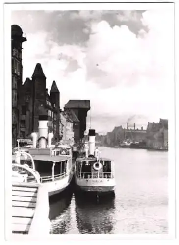 Fotografie Schostal, Ansicht Danzig - Gdansk, Hafen mit Dampfer und Krantor