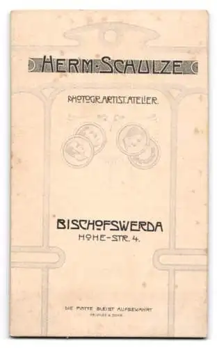 Fotografie Herm. Schulze, Bischofswerda, Hohe Str. 4, Porträt eines Herren mit Schnurrbart