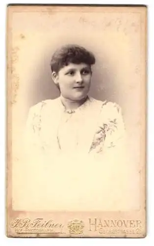 Fotografie J.B. Feilner, Hannover, Georgstrasse 25, Porträt einer jungen Frau