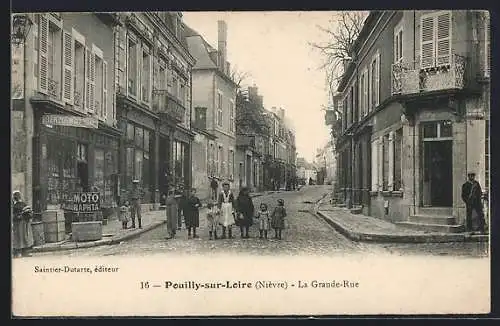 AK Pouilly-sur-Loire, La Grande Rue, Kinder vor Geschäften