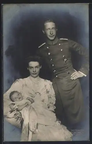 AK Kronprinz Wilhelm von Preussen in Uniform im Kreise seiner Familie