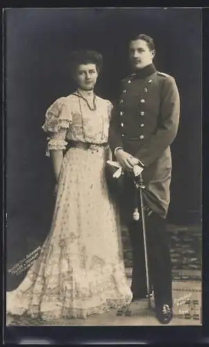 AK Prinz Eitel Friedrich von Preussen in Uniform mit Gattin