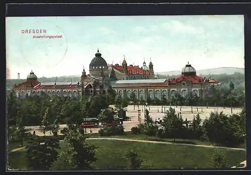 AK Dresden, Ausstellungspalast, passierende Strassenbahn