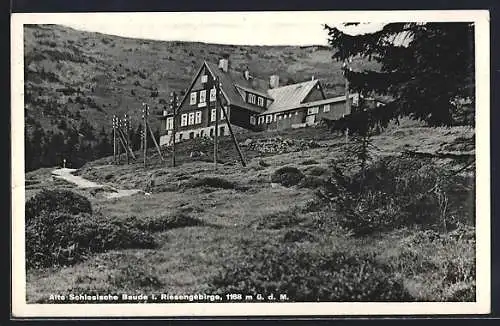 AK Alte Schlesische Baude im Riesengebirge, Blick vom Weg aus