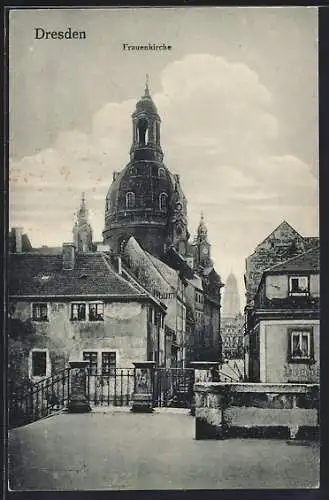 AK Dresden, Blick zwischen den Häusern auf die Frauenkirche