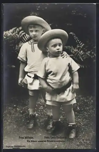 AK Prinz Wilhelm, Prinz Louis Ferdinand von Preussen in jungen Jahren mit Hüten, Söhne d.Kronprinzenpaares