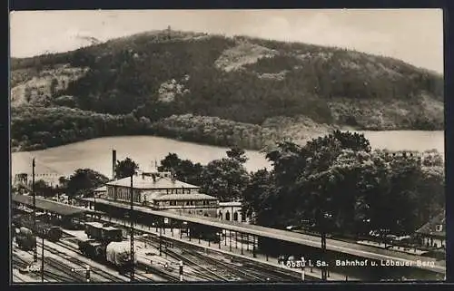 AK Löbau i. Sa., Bahnhof und Löbauer Berg