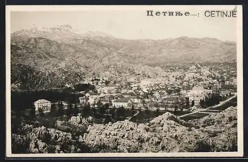 AK Cetinje, Ortsansicht mit Bergen