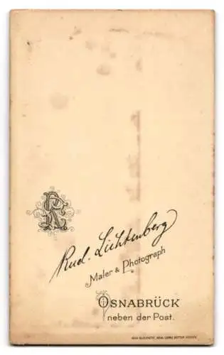 Fotografie Rud. Lichtenberg, Osnabrück, Neben der Post, Zwei Frauen in eleganter Kleidung