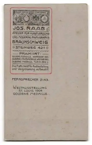 Fotografie Jos. Raab, Braunschweig, Steinweg 42, Porträt eines eleganten Herrn