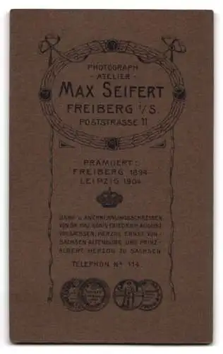 Fotografie Max Seifert, Freiberg, Poststrasse 11, Frau mit Blumenstrauss