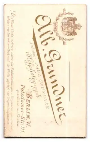 Fotografie P. Grundner, Berlin, Potsdamerstr. 111, Porträt einer Frau