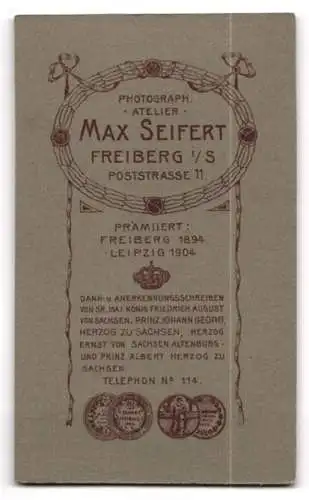 Fotografie Max Seifert, Freiberg, Poststrasse 11, Frau mit Blumen