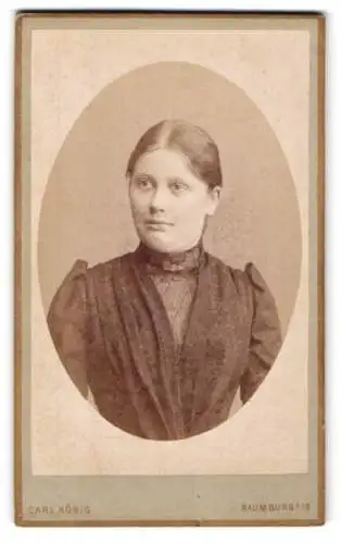 Fotografie Carl König, Naumburg, Lindenstrasse 4, Portrait einer jungen Frau