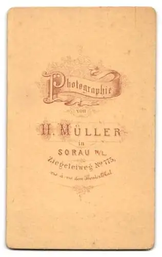 Fotografie H. Müller, Sorau N/L, Ziegeleiweg No. 775, Mutter mit Kleinkind