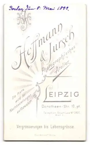 Fotografie Hoffmann & Jursch, Leipzig, Dorotheenstr. 10, Porträt einer Dame im eleganten Kleid
