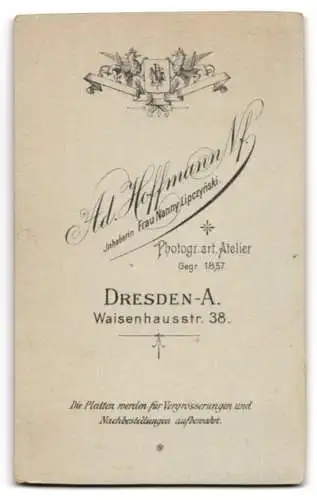 Fotografie Ad. Hoffmann, Dresden, Waisenhausstr. 38, Porträt eines jungen Mannes