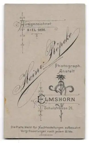 Fotografie Heinz Röpcke, Elmshorn, Schulstrasse 26, Frau im langen Kleid neben Balustrade