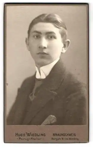 Fotografie Hugo Wiedling, Braunschweig, Bergstrasse 10, Portrait eines jungen Mannes