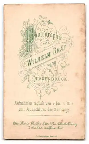 Fotografie Wilhelm Gräf, Quakenbrück, Gr. Mühlenstr., Porträt eines Jungen in eleganter Kleidung