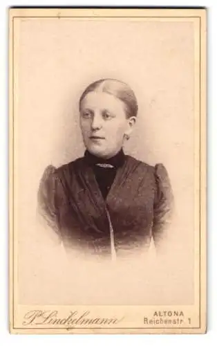 Fotografie P. Linckelmann, Altona, Reichenstrasse 1, Porträt einer Frau