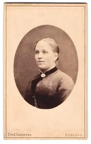 Fotografie Ferd. Lavorenz, Uetersen, Gr. Wulfhagen, Portrait einer Frau