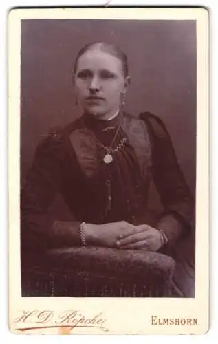 Fotografie H. D. Röpcke, Elmshorn, Norderstrasse 19, Portrait einer Dame