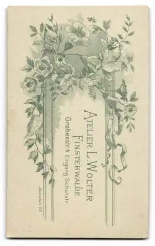 Fotografie L. Wolter, Finsterwalde, Grabenstrasse, Porträt einer Frau in elegantem Kleid